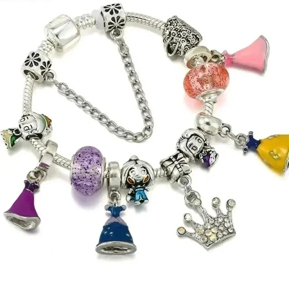 Hot Cute Princesses Chamrs Bracelet - Picture 1 of 3